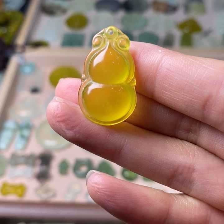 蛇纹石玉颈饰未镶嵌