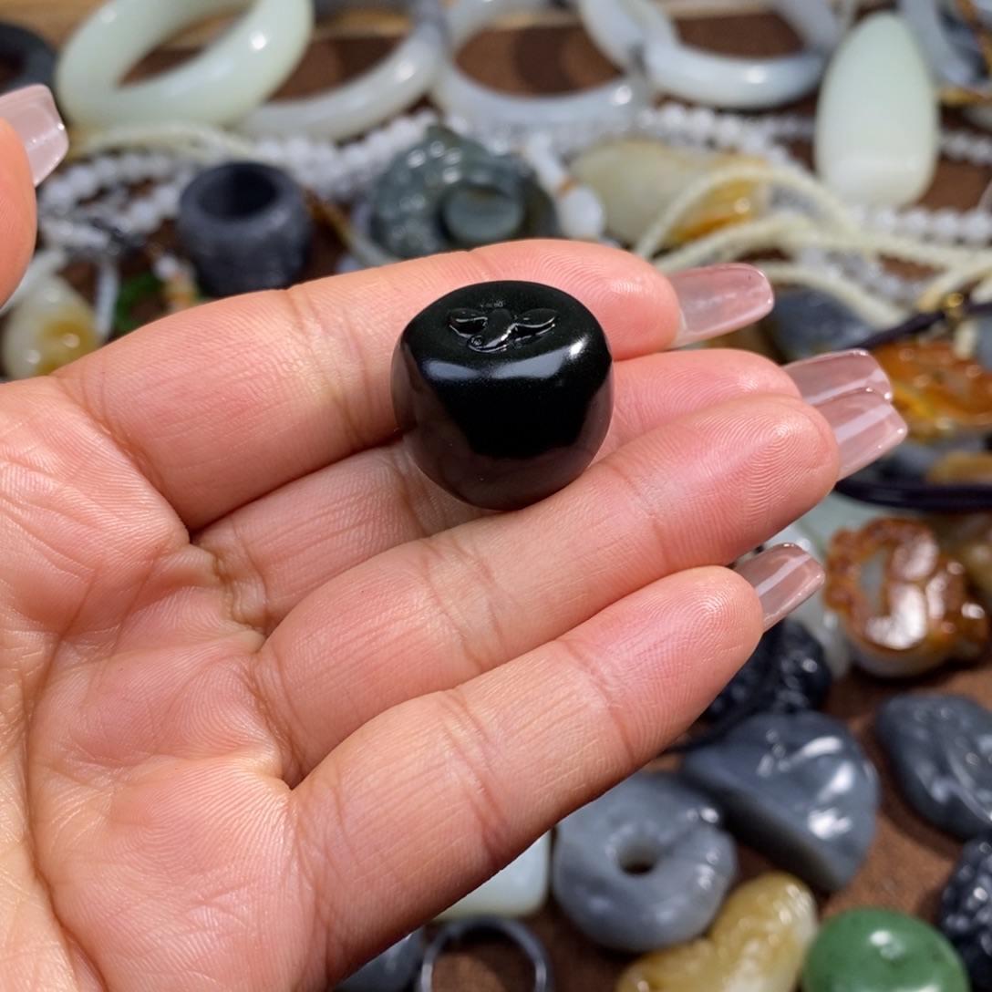 蕊***和田玉未镶嵌颈饰