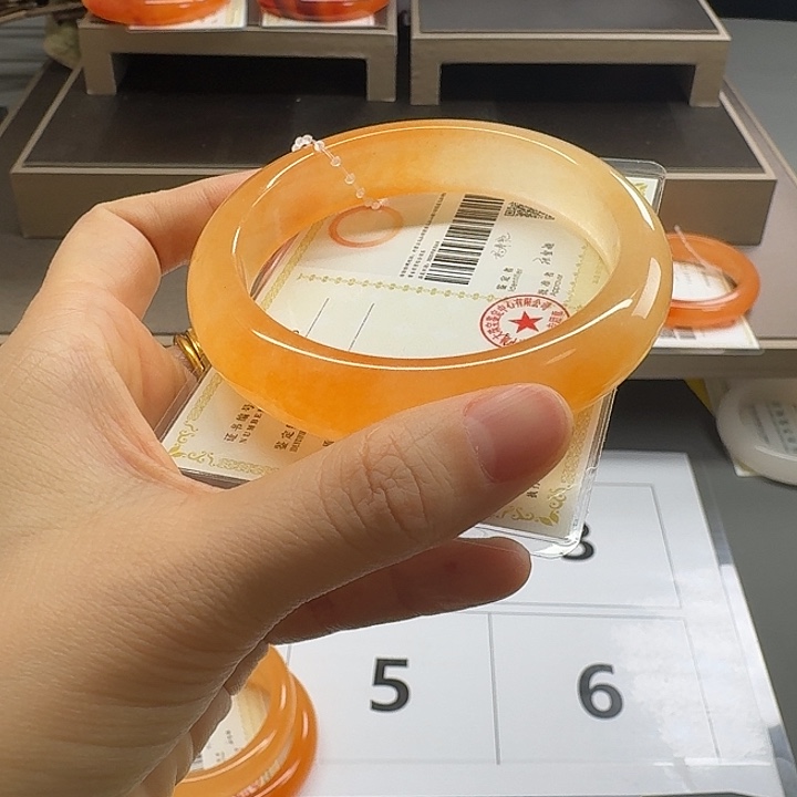 ****子石英质玉（黄龙玉）未镶嵌颈饰