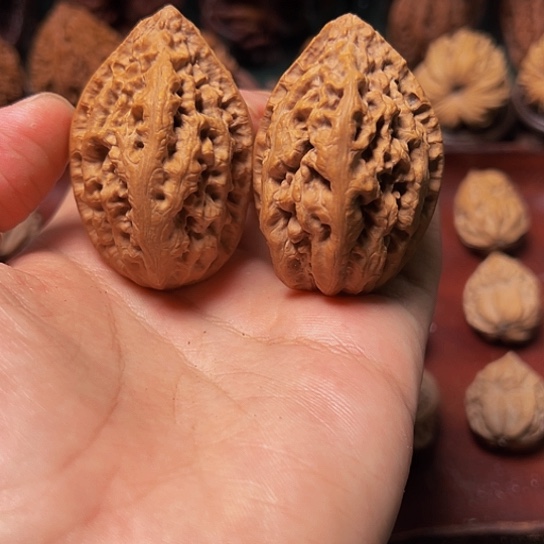 文玩核桃吊坠九龙