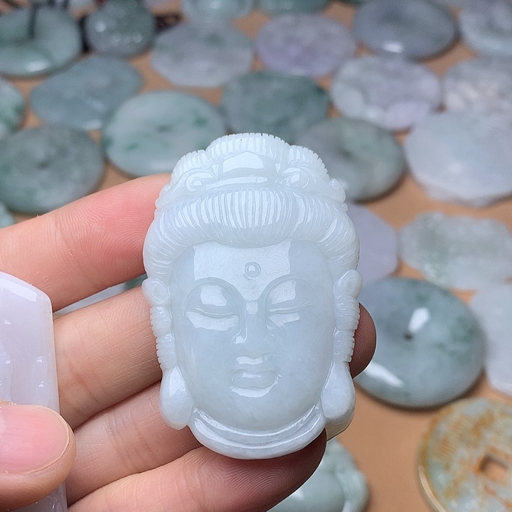 翡翠未镶嵌颈饰观音头