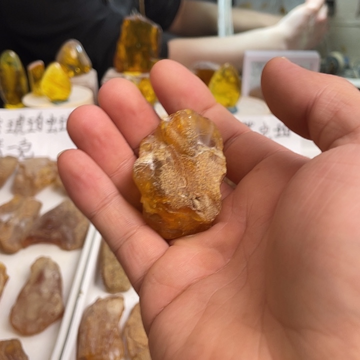 兰***草定制琥珀未镶嵌天然琥珀蜜蜡