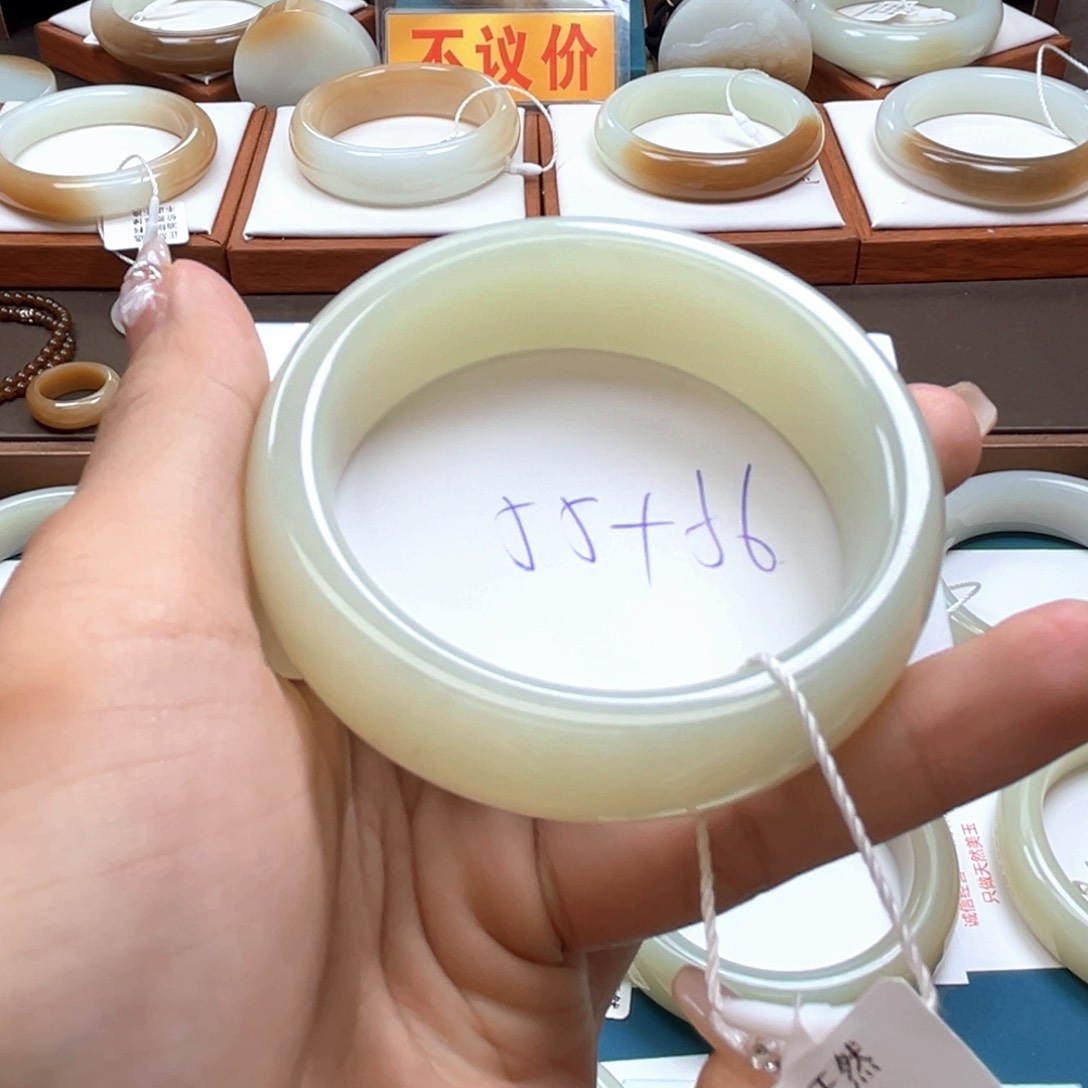 未镶嵌手镯和田玉