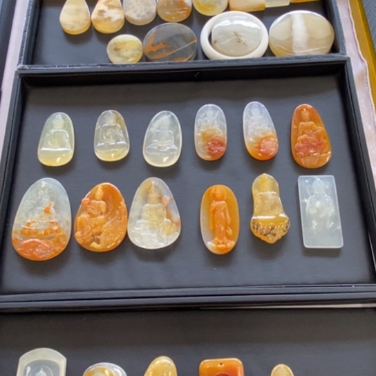 石英质玉（黄龙玉）吊坠合金