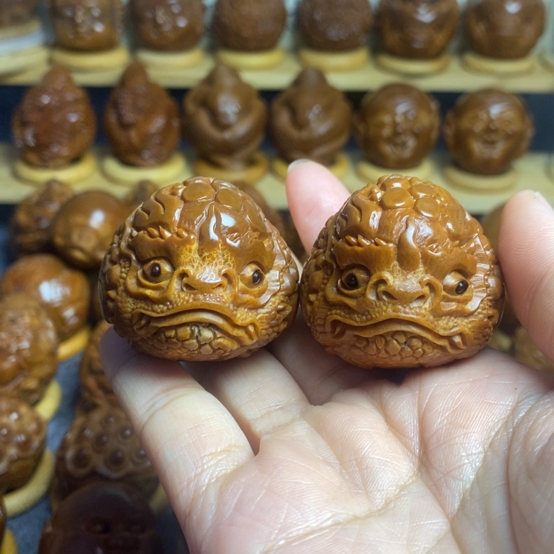 【闪购商品】香榧木东**风橄榄核雕工艺