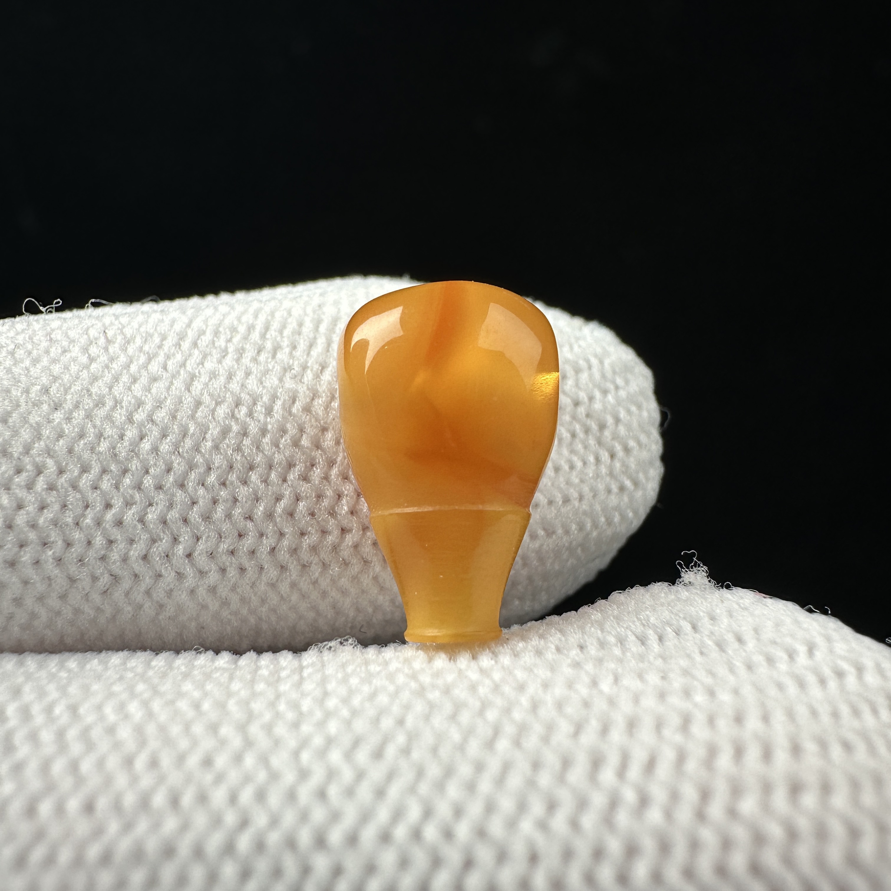 Z4094天然原矿蜜蜡 海漂鸡油红 三通8.5*14mm支持复检假一罚十