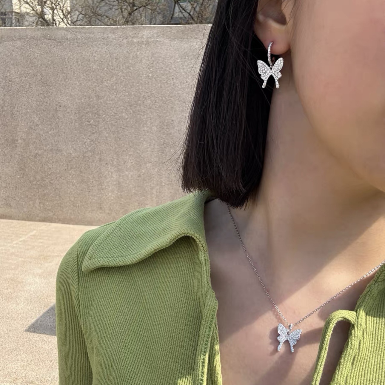 钛钢耳饰 8120-何家闪闪蝴蝶耳环轻奢优雅高级感灵动设计饰品