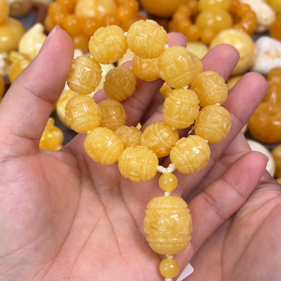 蜜蜡未镶嵌吊坠(不含链)六字箴言同料手持