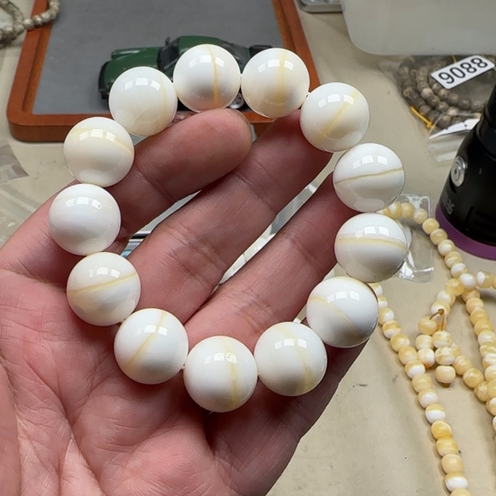 白玉菩提吊坠白色359