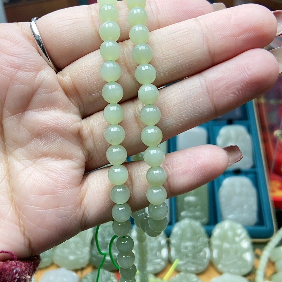 和田玉颈饰未镶嵌润**声