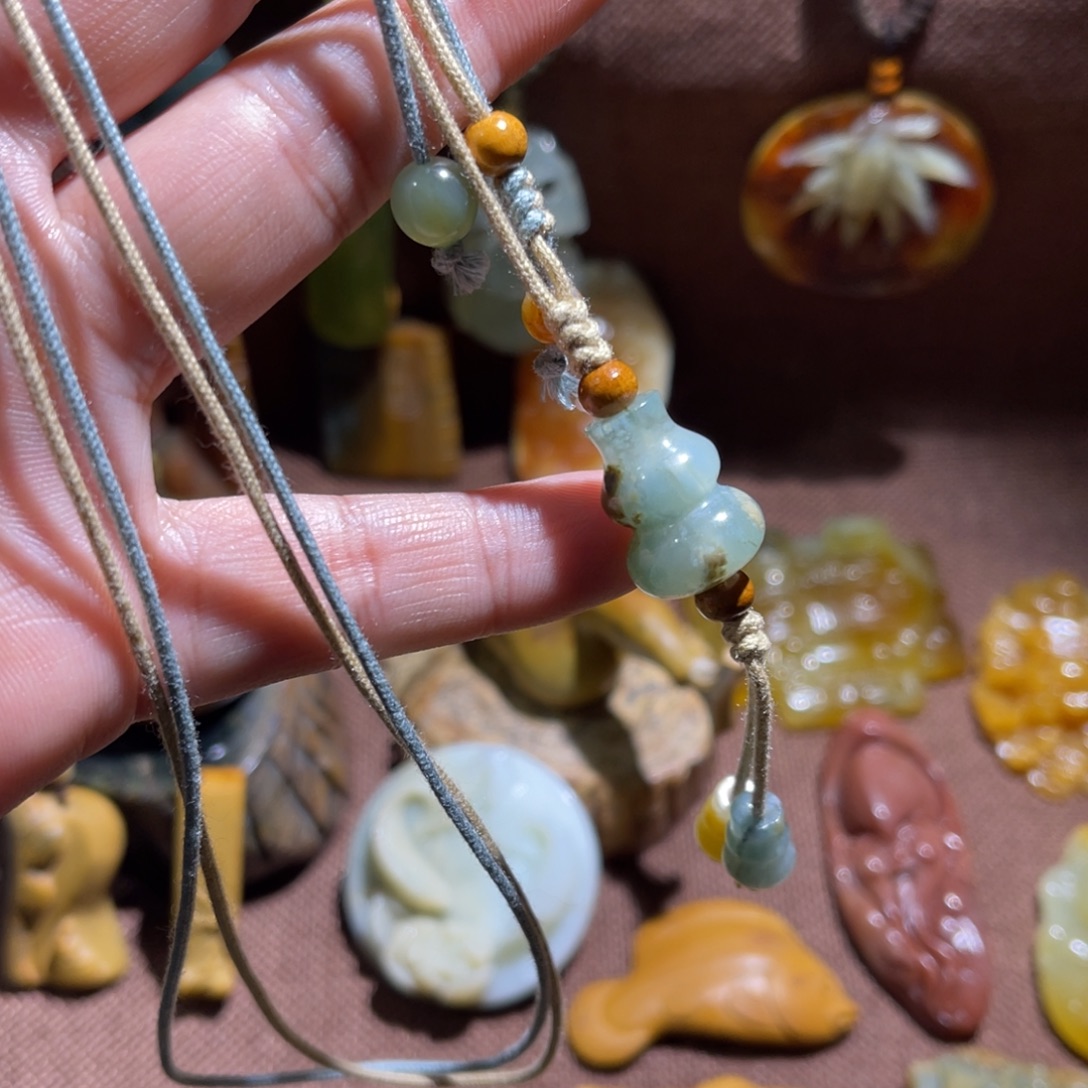 *****蛇纹石玉未镶嵌颈饰