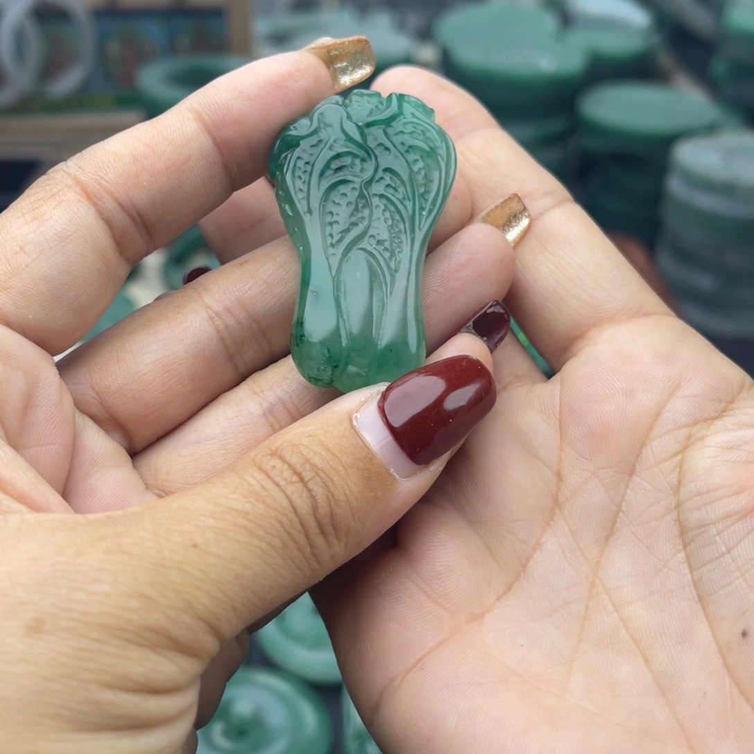 石英质玉颈饰未镶嵌