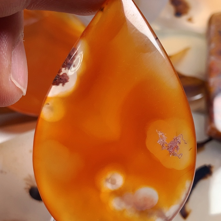 未镶嵌颈饰玛瑙/玉髓温****3