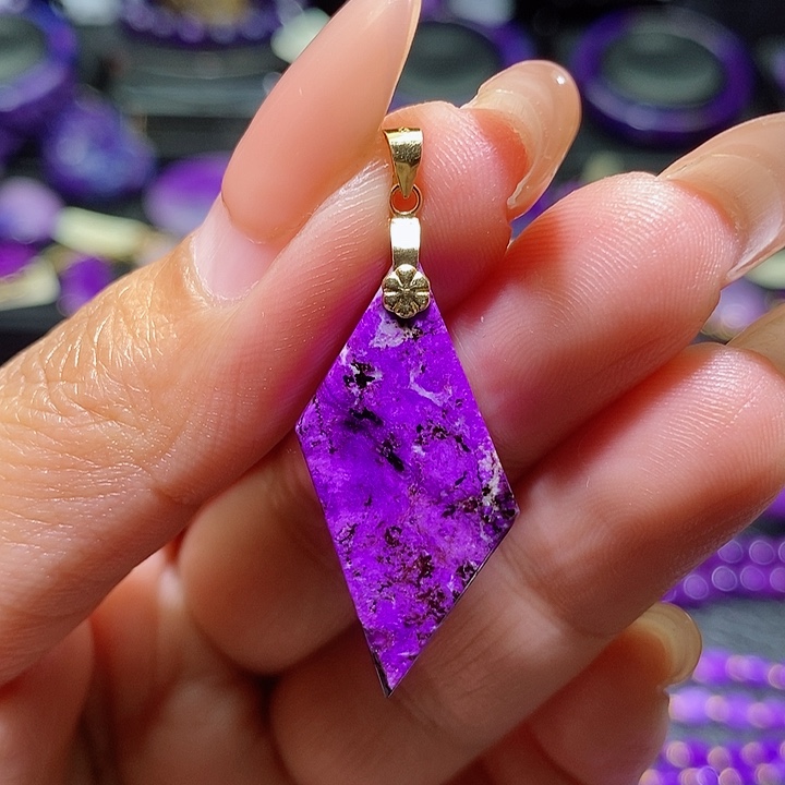 苏纪石（舒俱来）吊坠18K金镶嵌