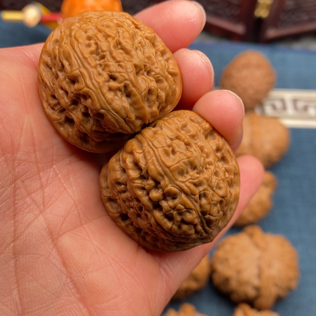 文玩核桃把件32红宝石狮子头