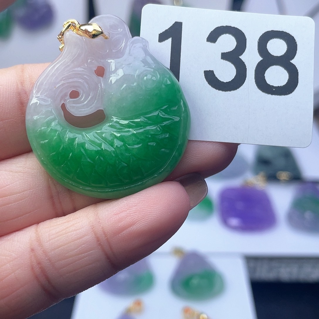 翡翠吊坠(赠链)未镶嵌