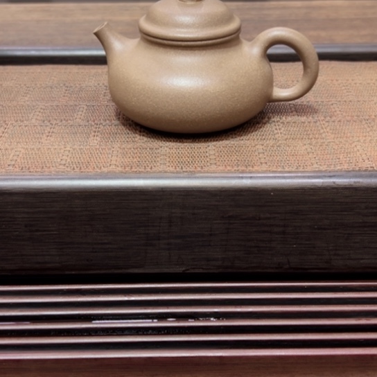 紫砂茶壶黄龙山原矿青段半手工（150 cc）