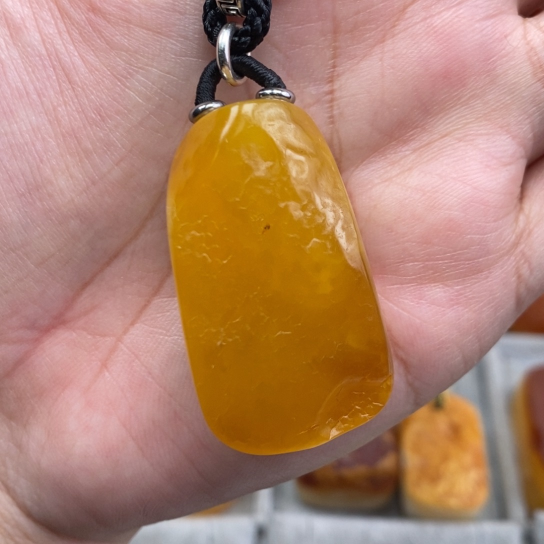 琥珀吊坠(赠链)未镶嵌