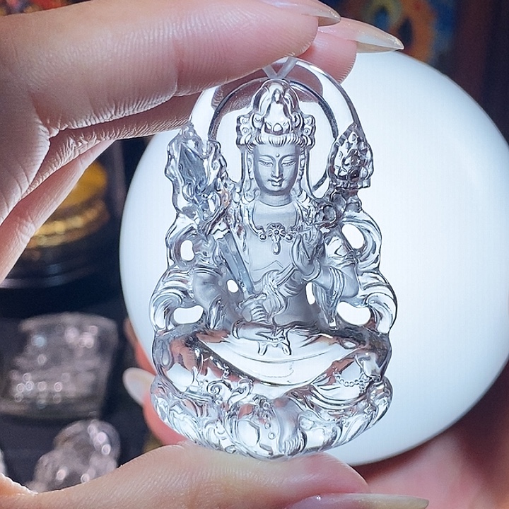 山***。颈饰未镶嵌水晶吊坠