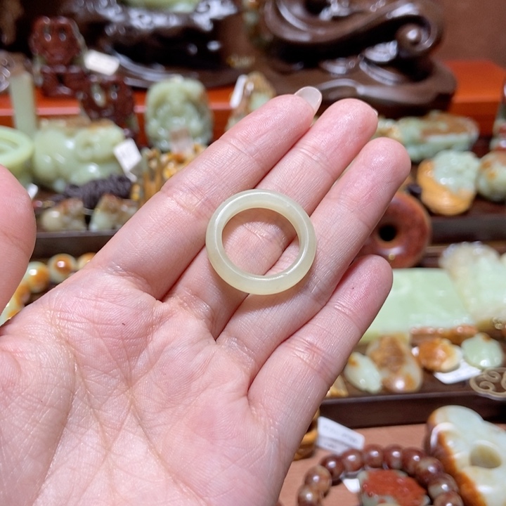 岫岩老玉（透闪石质玉）戒指未镶嵌