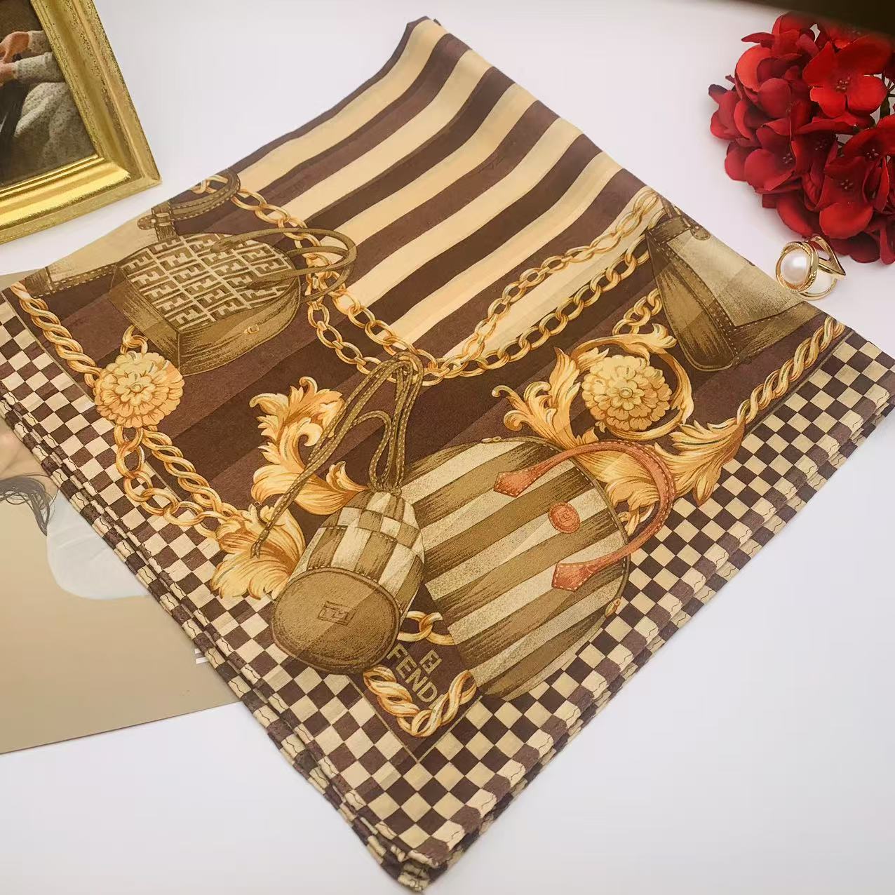 99新 FENDI/芬迪  海囤/芬迪/丝巾/yy04988