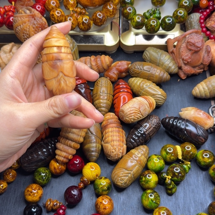 松木琥珀木文玩把件