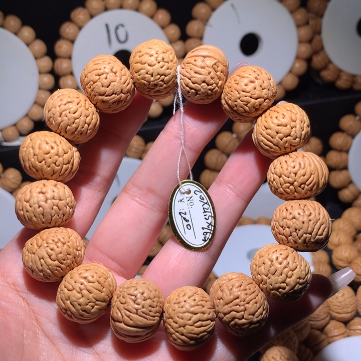 徐***生手串桃核老树白月光