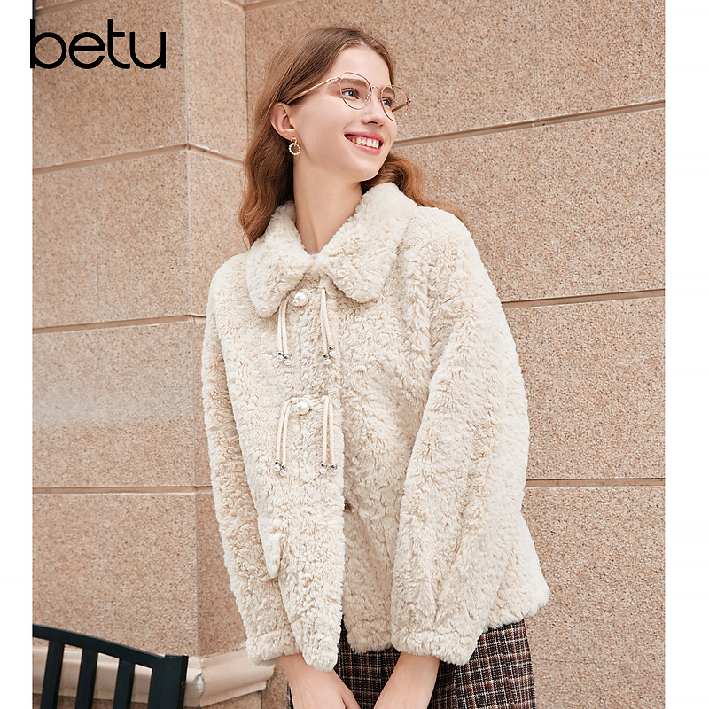Betu/百图2025年秋季亲肤舒适时尚显瘦小香风毛绒短外套2310T68