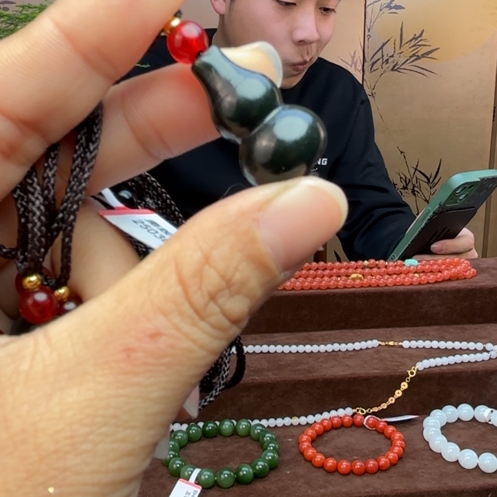 和田玉颈饰未镶嵌