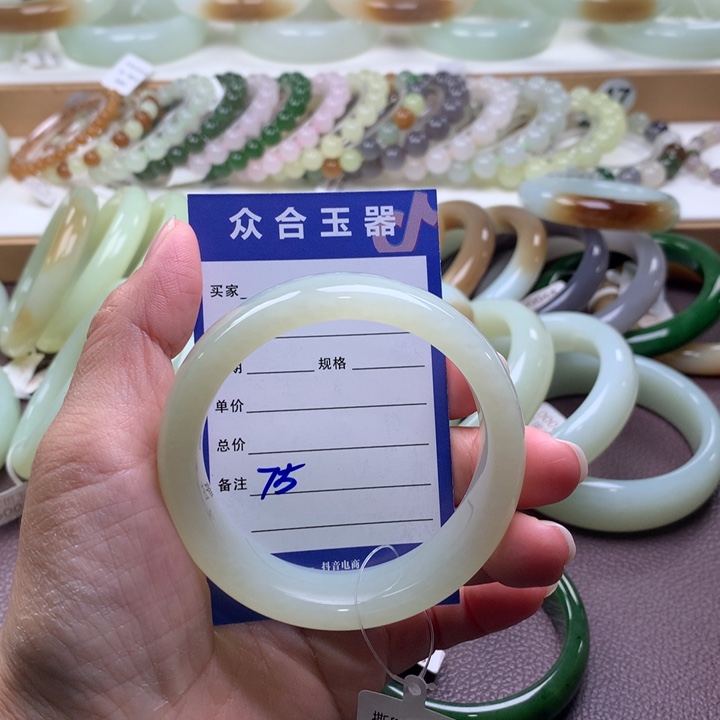 和田玉未镶嵌手镯