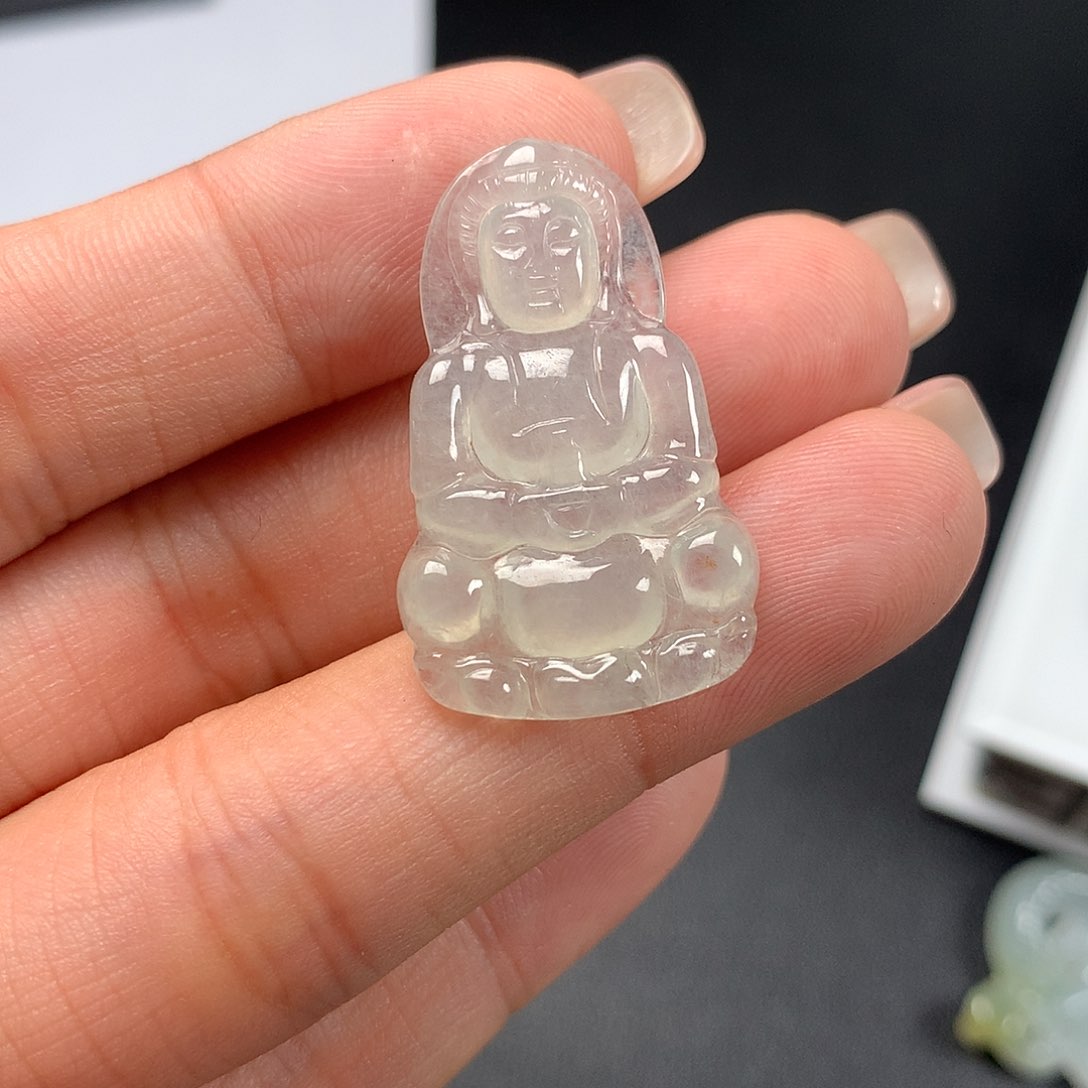 翡翠未镶嵌颈饰观音