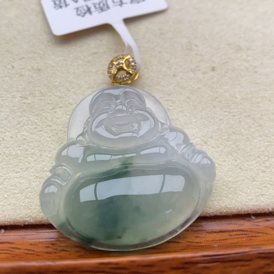 翡翠18K金镶嵌颈饰吊坠