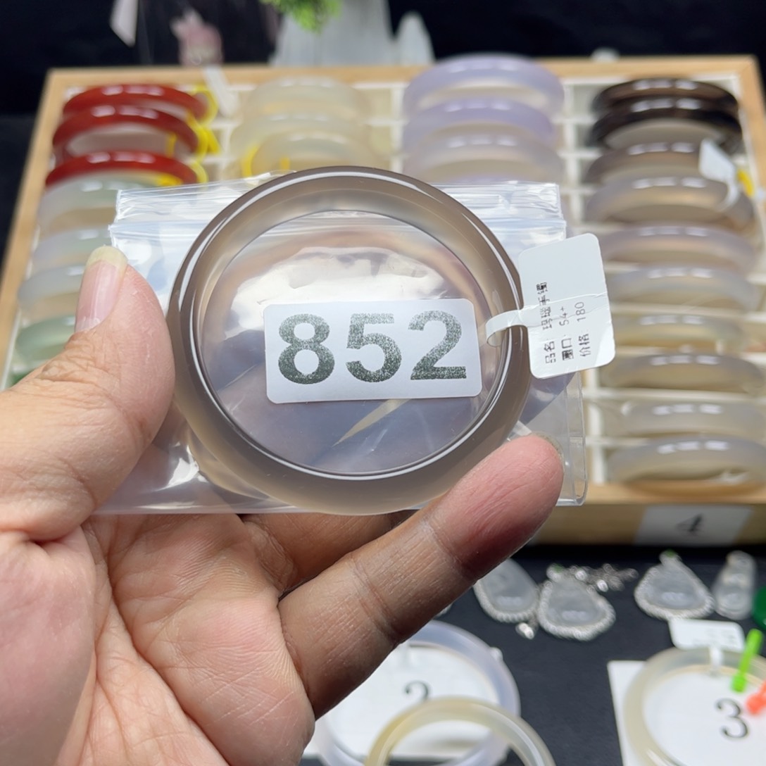 玛瑙/玉髓手镯未镶嵌一*w