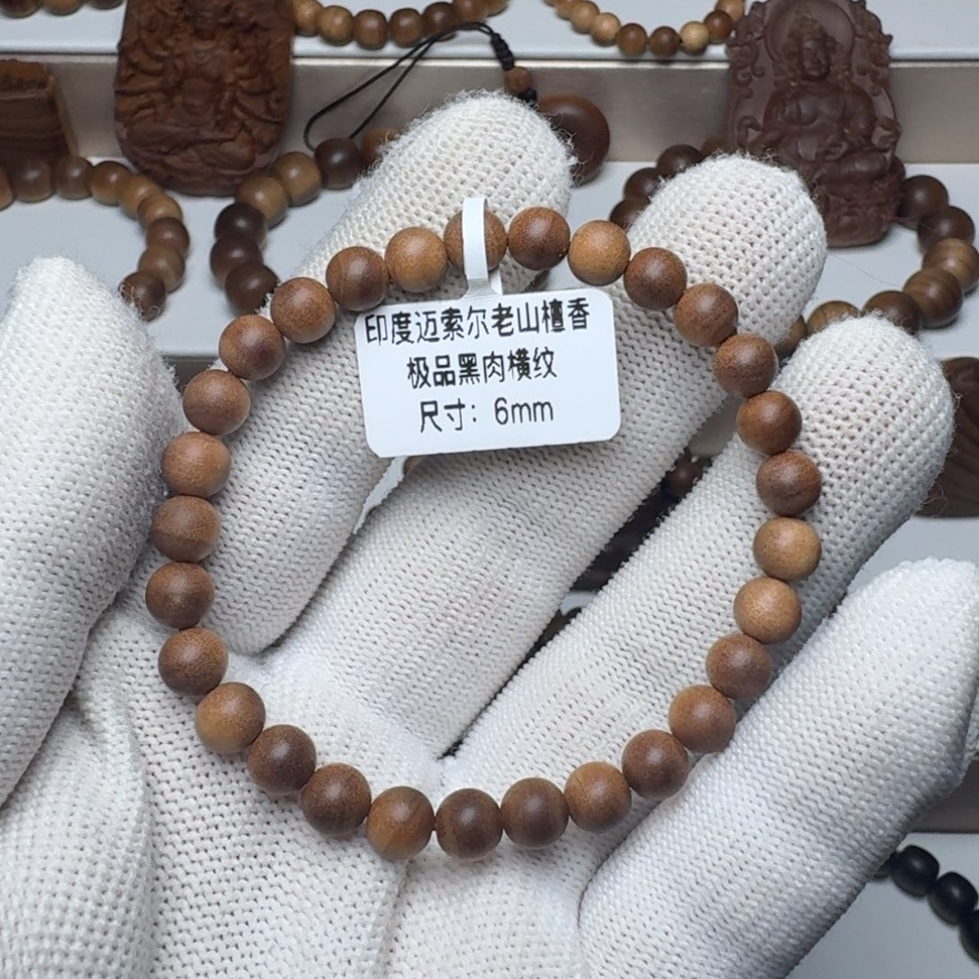 甜***。檀香木老山檀香黑肉横纹0.6单圈，奶香奶甜奶韵