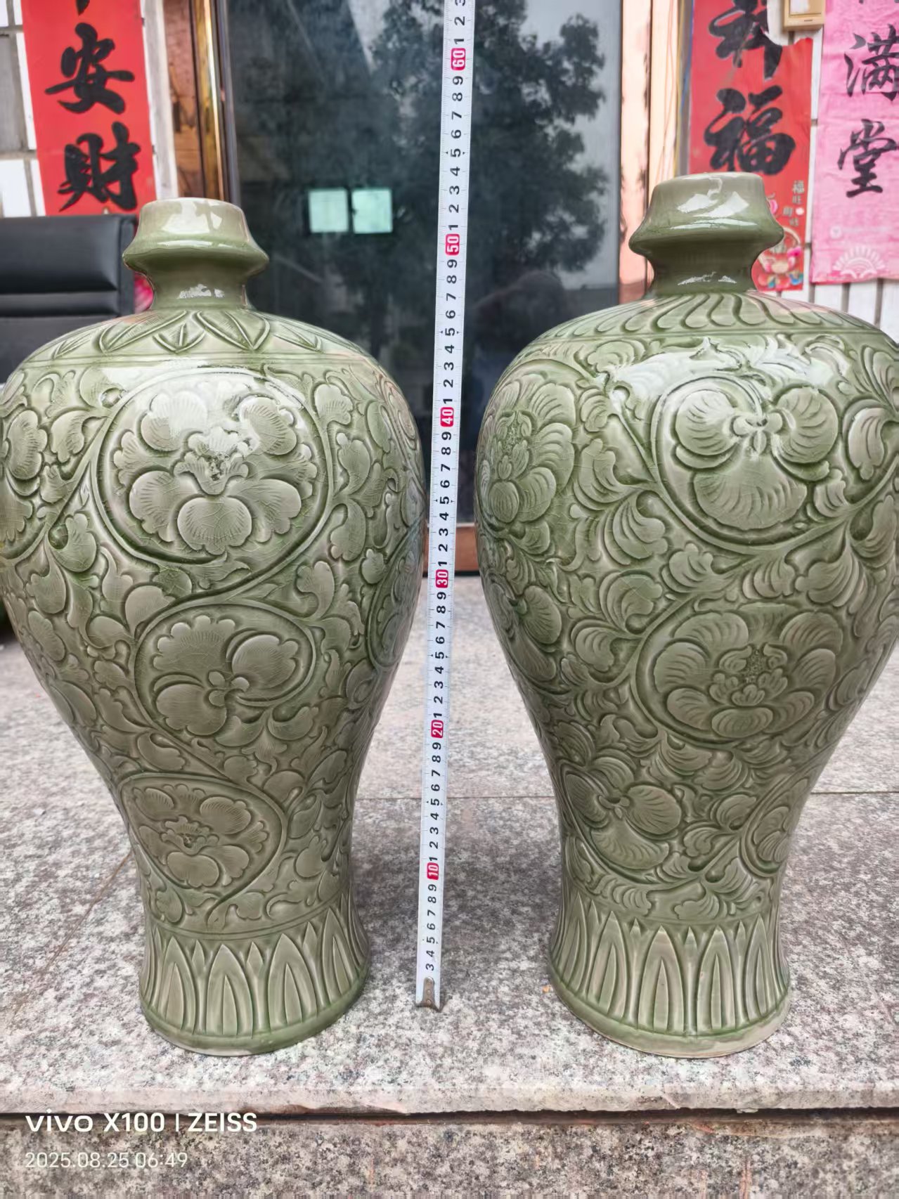 青瓷系列，耀州瓷  梅瓶。纯手工剥花