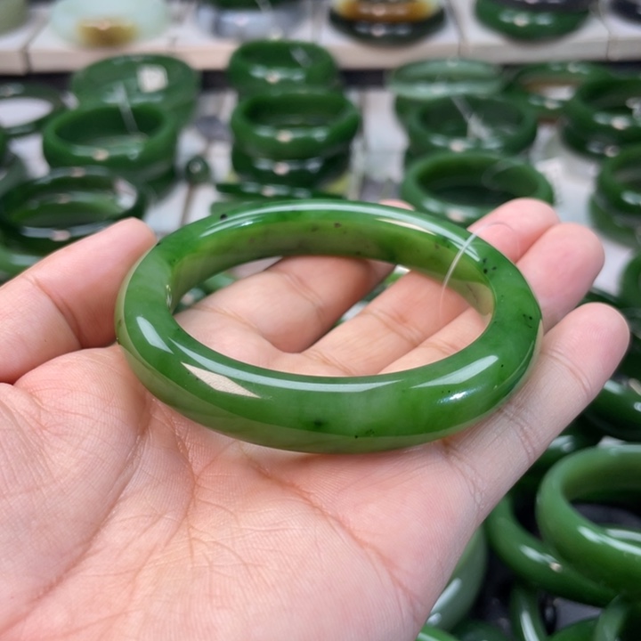 和田玉（碧玉）手镯未镶嵌