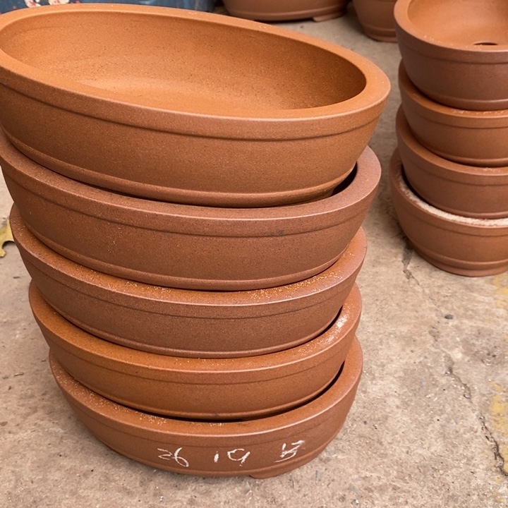 花盆紫砂只顾看手机的小