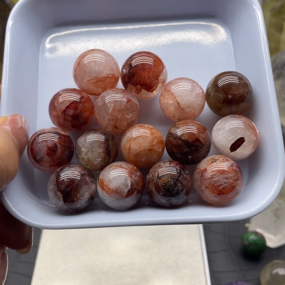 水晶18未镶嵌1****。胶花球