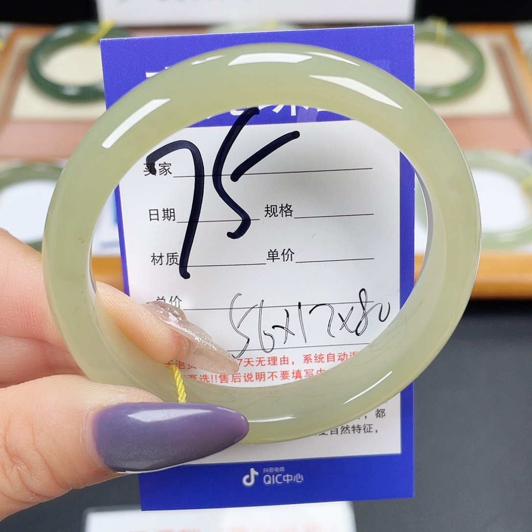 和田玉手镯未镶嵌