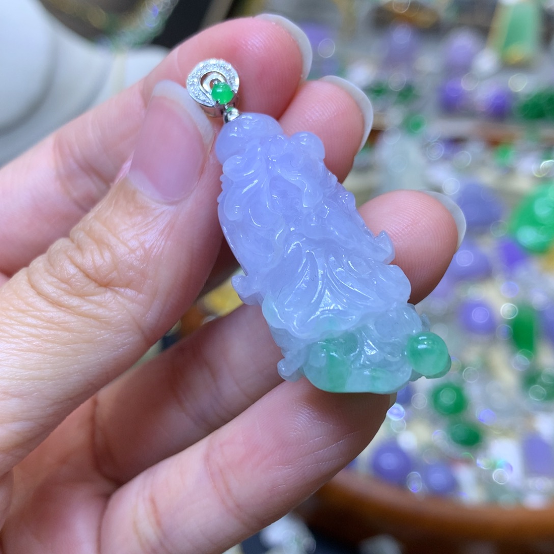 颈饰18K金镶嵌翡翠