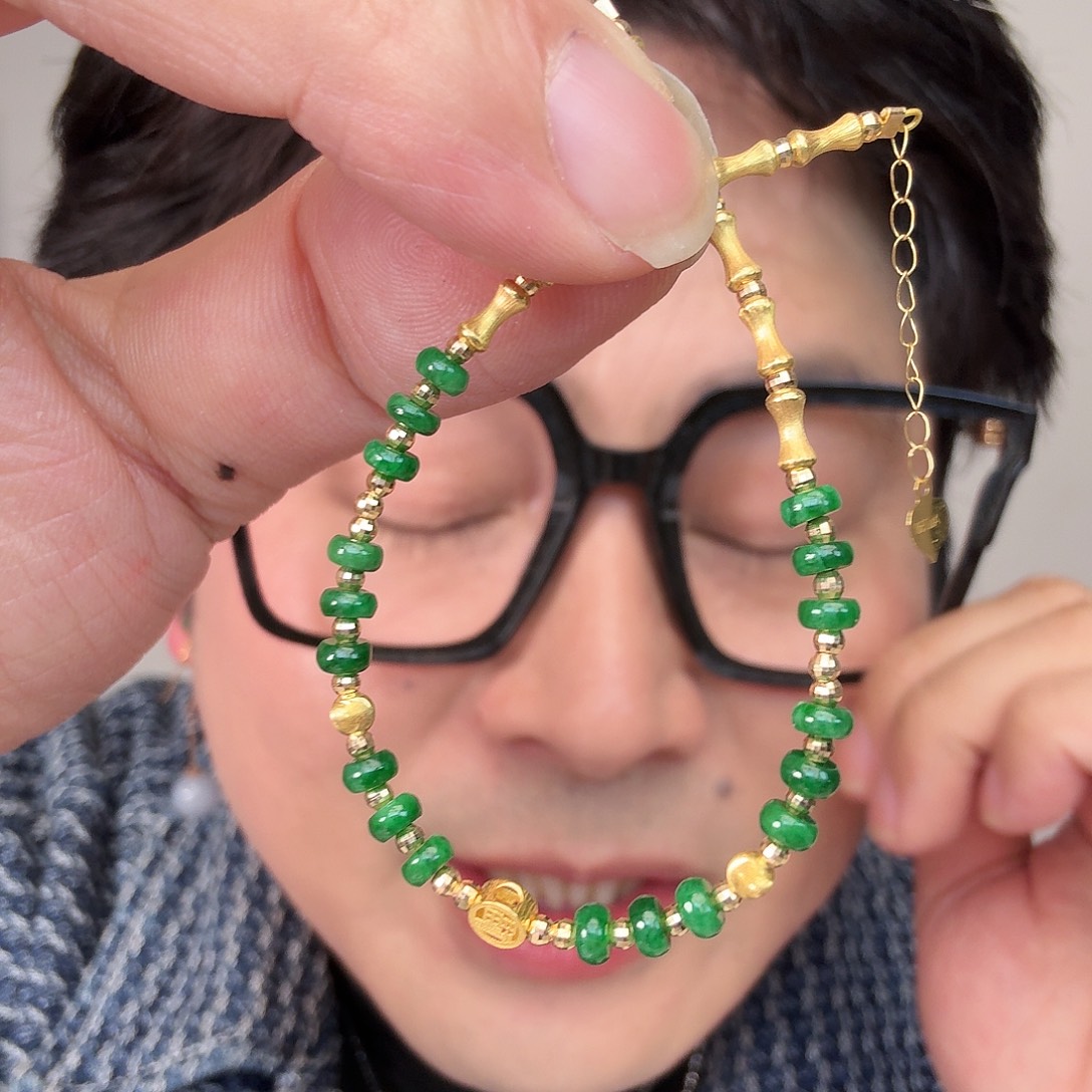 翡翠18K金镶嵌颈饰一件