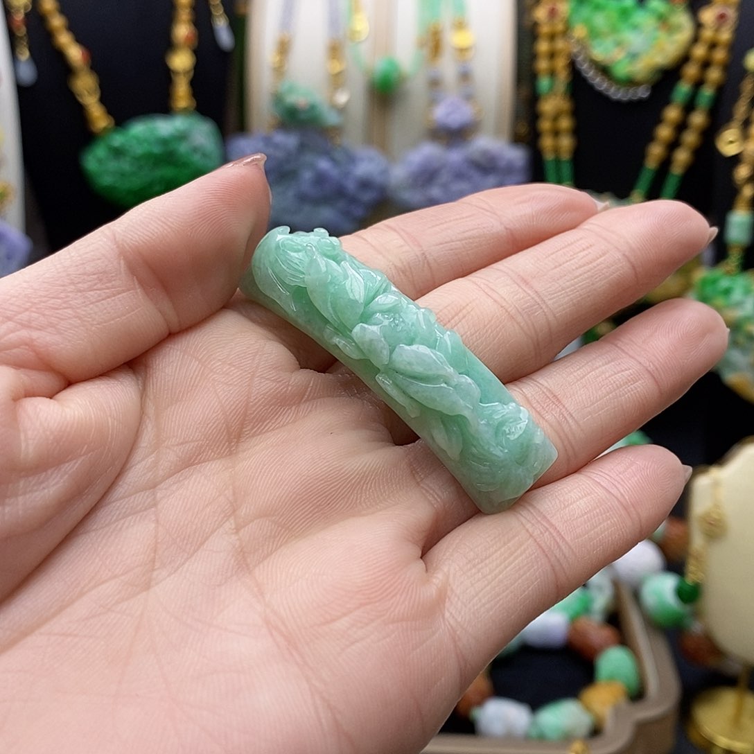 翡翠颈饰未镶嵌天然