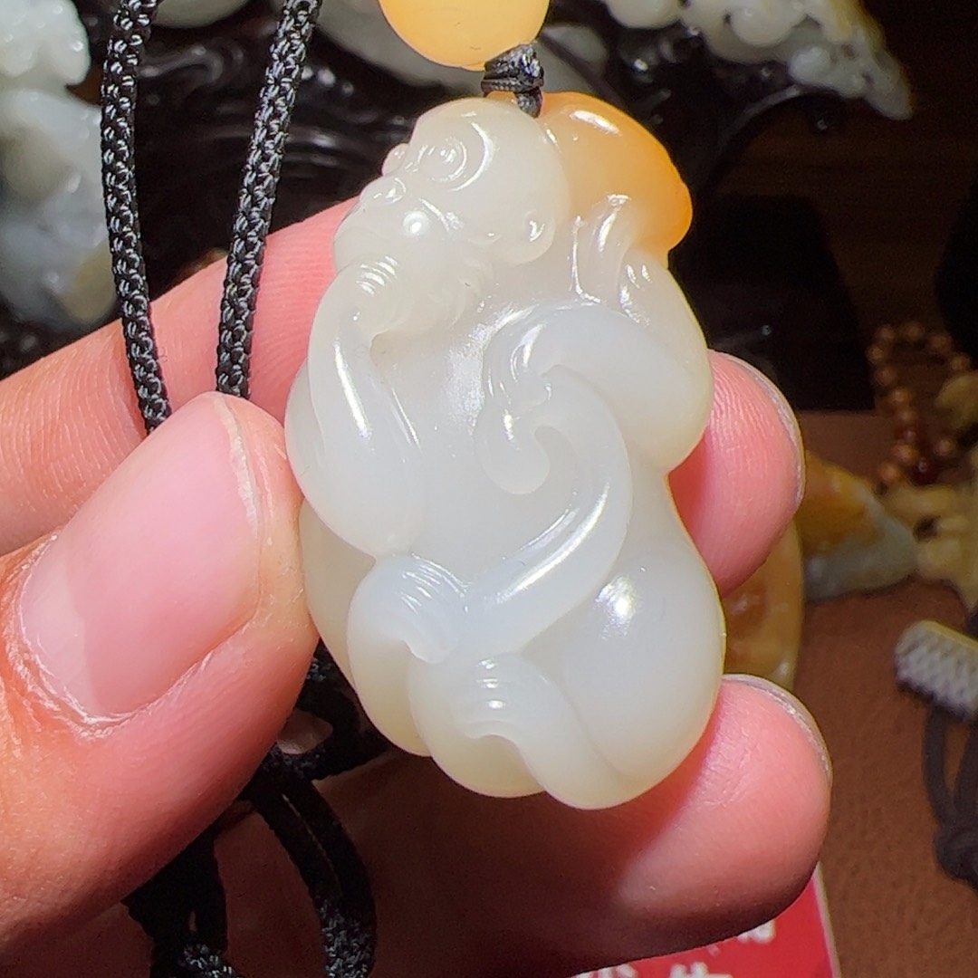 和田玉颈饰未镶嵌扭**坤