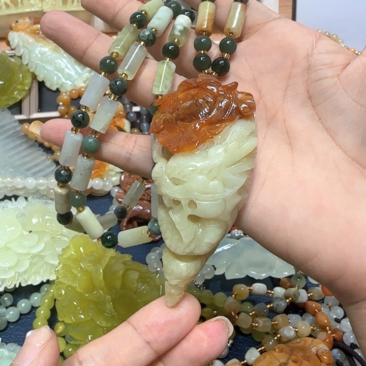 合金蛇纹石玉吊坠