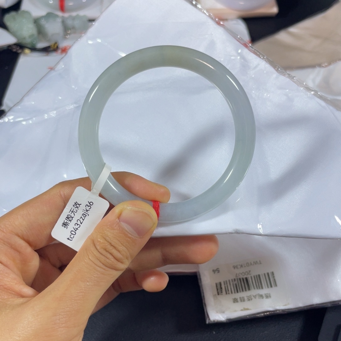 未镶嵌手镯翡翠天然翡翠手镯