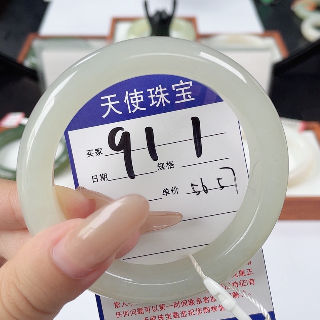 和田玉手镯未镶嵌