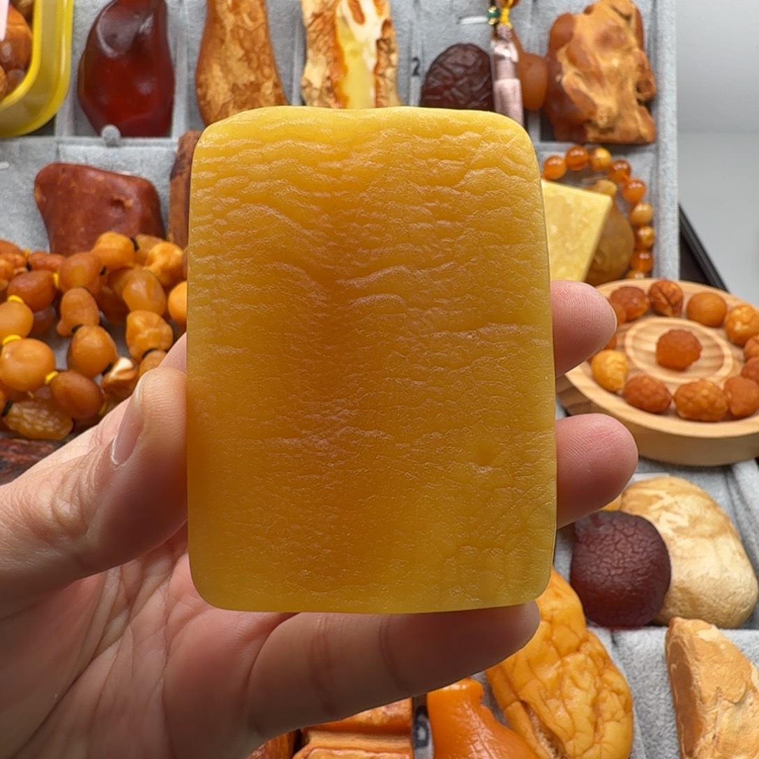 琥珀未镶嵌裸石无事牌