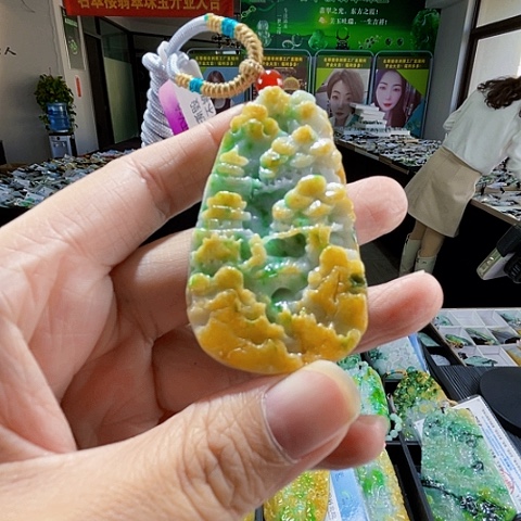 翡翠未镶嵌颈饰翡翠