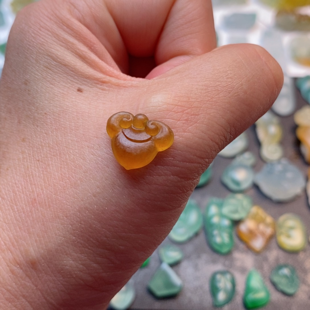 定制翡翠未镶嵌如意锁