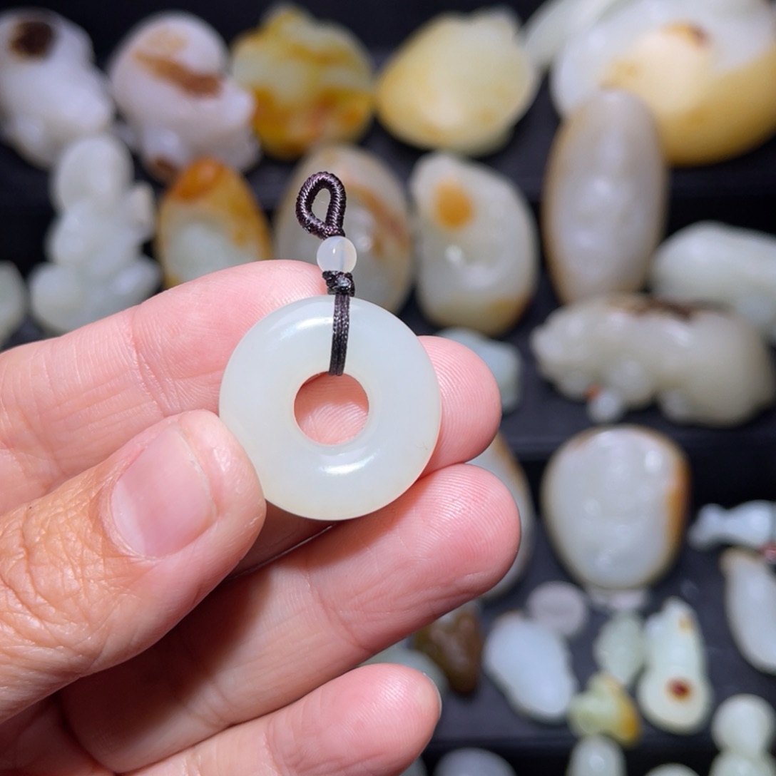 和田玉颈饰未镶嵌萌***记